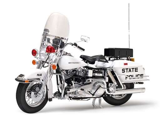 Amerykański motocykl policyjny Harley-Davidson FLH 1200, plastikowy model do sklejania Tamiya 16038 w skali 1:6.-image_Tamiya_16038_1