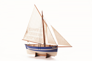 Model Wooden Fishing Boat Esperance BB908 in 1-30