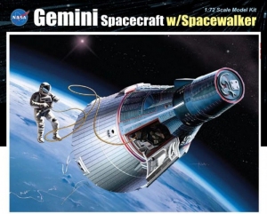 Dragon 11013 Gemini Spacecraft with Spacewalker