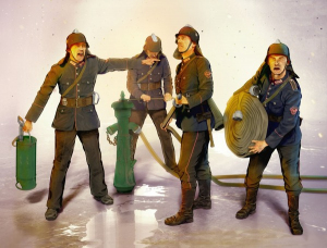 ICM 35632 WWII German Firemen (4fig.) 1/35 