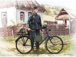 MB 35171 Niemiecki żołnierz z rowerem (fototrawione elementy) - WWII