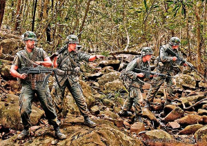 MB 3595 Jungle Patrol . Vietnam 1/35 