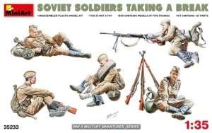 Soviet soldiers taking a break in scale 1-35