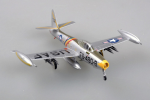 Die Cast F-84E Thunderjet Easy Model 37105 in 1-72