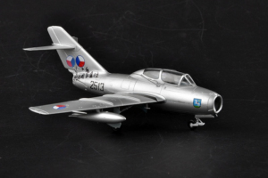 Die Cast MiG-15 UTI Easy Model 37137 in 1-72