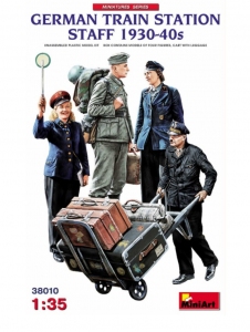 Model MiniArt 38010 German Train station Staff 1930-40