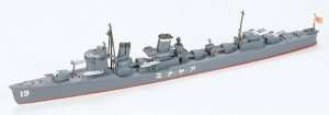 Japanese Destroyer Ayanami model Tamiya in 1-700