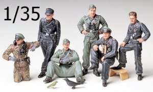 German Tank Crew At Rest in scale 1-35 Tamiya 35201