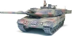 Leopard 2 A5 main battle tank model Tamiya in 1-35