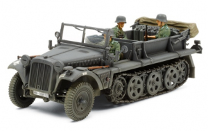 German 1ton Half-Track Sd.Kfz.10 model Tamiya 37016 in 1-35