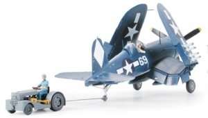 Tamiya 61085 Vought F4U-1D Corsair w/Moto-Tug