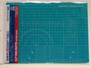 Tamiya 74149 Mata do cięcia z szablonem A4 niebieska