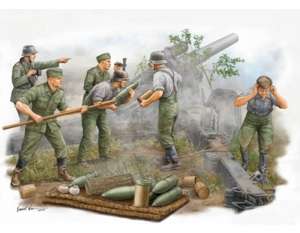 German s.FH 18 Field Howitzer Gun Crew in scale 1-35