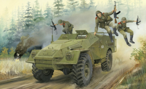 Russian BTR-40 APC model Trumpeter 05517 in 1-35 