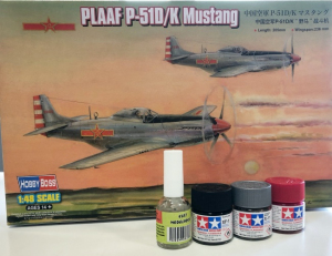 Zestaw modelarski Hobby Boss 85807 PLAAF P-51D/K Mustang z farbami i klejem