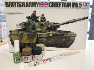 Zestaw z farbami Tamiya 35068 British Chieftain Mk.5 Tank skala 1-35