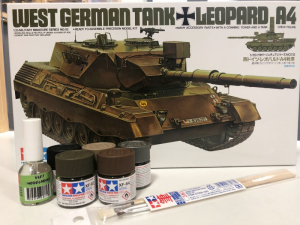 Zestaw z farbami Tamiya 35112 West German tank Leopard A4 skala 1:35