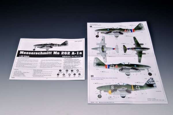 German fighter Messerschmitt Me262_a_1a plastikowy_model_do_sklejania_trumpeter_02235_image_14-image_Trumpeter_02235_3