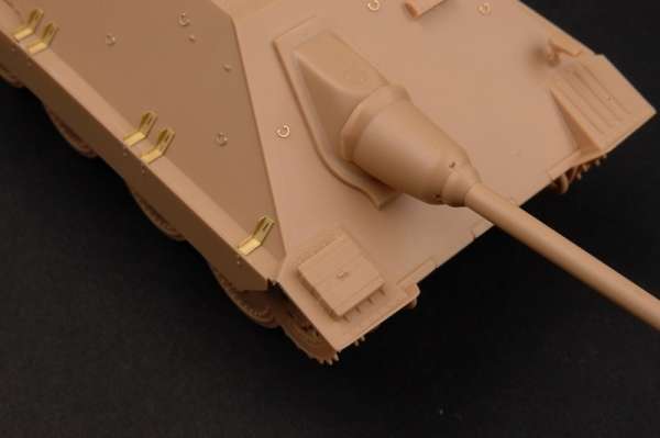 German Jagdpanzer 38(t) Starr - Hetzer model_trumpeter_tru05524_image_14-image_Trumpeter_05524_3