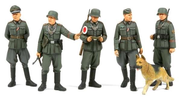 Niemiecka policja wojskowa z okresu II wojny światowej, plastikowe figurki do sklejania Tamiya 35320 w skali 1/35.-image_Tamiya_35320_1