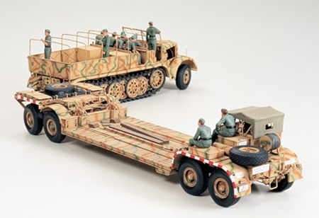 Model niemieckiego transportera Famo z lawetą do przewozu czołgów, plastikowy model do sklejania Tamiya 35246 w skali 1/35.-image_Tamiya_35246_1