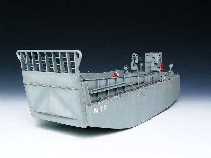 plastikowy-model-do-sklejania-barki-desantowej-lcm-3-sklep-modelarski-modeledo-image_Trumpeter_00347_2