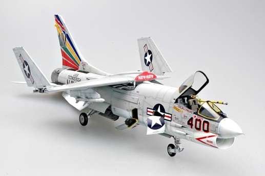 American fighter Grumman F8E Crusader model Trumpeter 02272_image_3-image_Trumpeter_02272_2