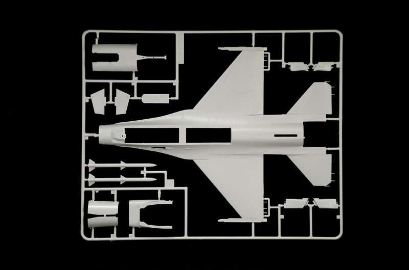 plastikowy-model-samolotu-f-16a-fighting-falcon-do-sklejania-sklep-modelarski-modeledo-image_Italeri_2786_12