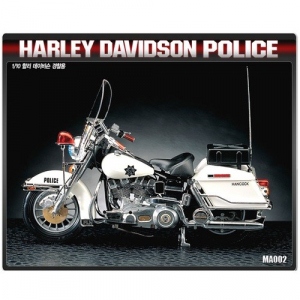 Academy 15500 Motocykl Harley-Davidson Police model 1-10