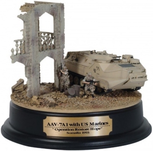 Dragon 60184 Diorama gotowy model transportera AAV-7A1