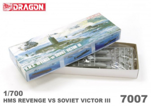 Dragon 7007 HMS Revenge kontra Victor III model 1-700