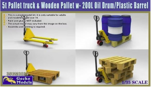 Gecko Models 35GM0034 5t Pallet Truck & Wooden Pallet with 200 Litre Oil Drum and Plastic Barrel