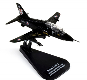 Gotowy model samolot Hawk T.Mk.1 1/100 - Italeri 48145