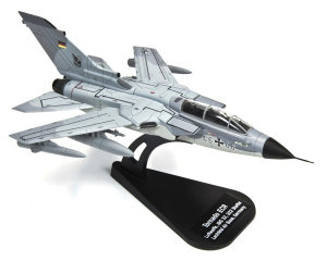 Gotowy model samolot Tornado ECR 1/100 - Italeri 48139