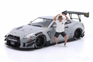 Gotowy model Nissan GT-R (R35) w/Liberty Walk Body Kit Type 2.0 with Kato San Figure Grey 2024 1/18 - Solido 1805821 