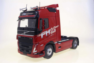 Gotowy model Volvo FH Globetrotter XL 25 Years Edition Red 2023 1/24 - Solido 2400104