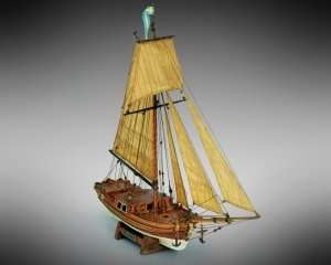 Gretel Mamoli MV33 drewniany model jachtu 1-54