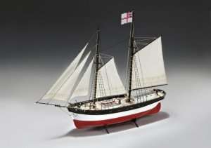Hunter Q-Ship - Amati 1450 - drewniany model w skali 1:60