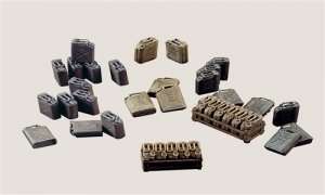 Italeri 0402 Jerry cans