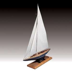 Jacht Endeavour - Amati 170082 - drewniany model w skali 1:35