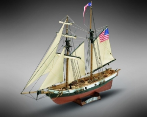 Kliper Newport Mamoli MV50 drewniany model okrętu 1-57