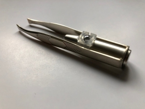 Pinceta 8 cm z oświetleniem LED Amazing Art 19748