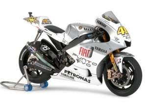 Tamiya 14120 Yamaha YZR-M1 09 Fiat Yamaha Team