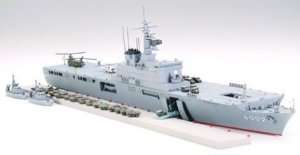 Tamiya 31006 Japan Maritime Self Defense Force JDS LST-4002 Shimokita 