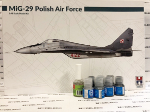 Zestaw z farbami Myśliwiec MiG-29 Polish Hobby 2000 48023