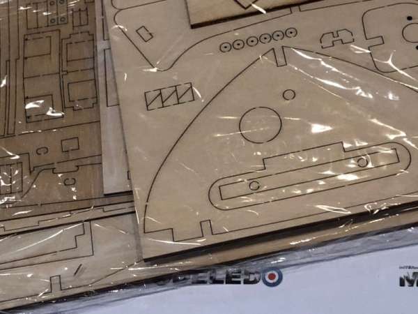 Maquette En Bois Billing Boats Brise-Glace Elbjorn 1:75 – Modèle Détaillé à Monter, Avec Autocollants Et Instructions