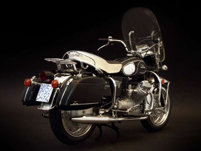 model_do_sklejania_motocykla_moto_guzzi_v850_california_italeri_4513_sklep_modelarski_modeledo_image_5-image_Italeri_4513_3