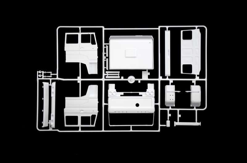 plastikowy_model_do_sklejania_daf_3600_space_cab_italeri_0777_sklep_modelarski_modeledo_image_4-image_Italeri_0777_3
