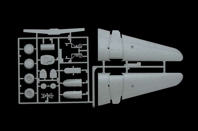 model_do_sklejania_samolotu_douglas_p70_a_s_italeri_2724_sklep_modelarski_modeledo_image_9-image_Italeri_2724_3