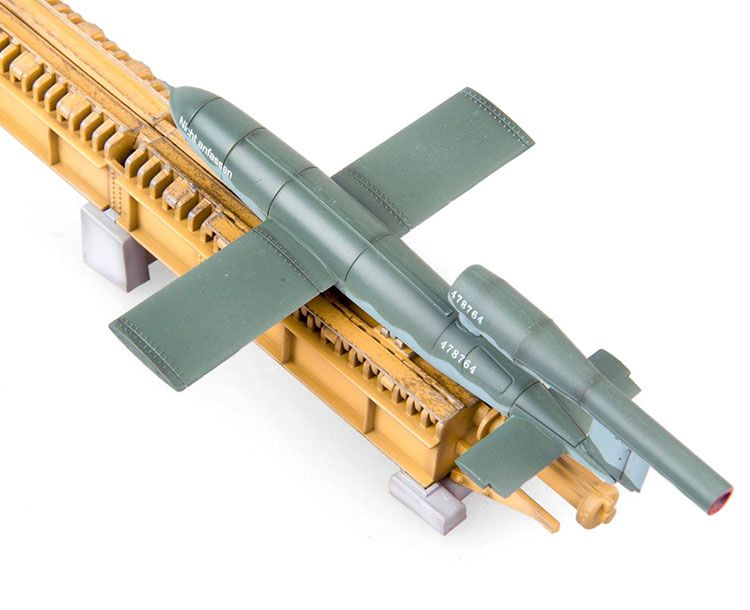 -image_Modelcollect_UA72033_3